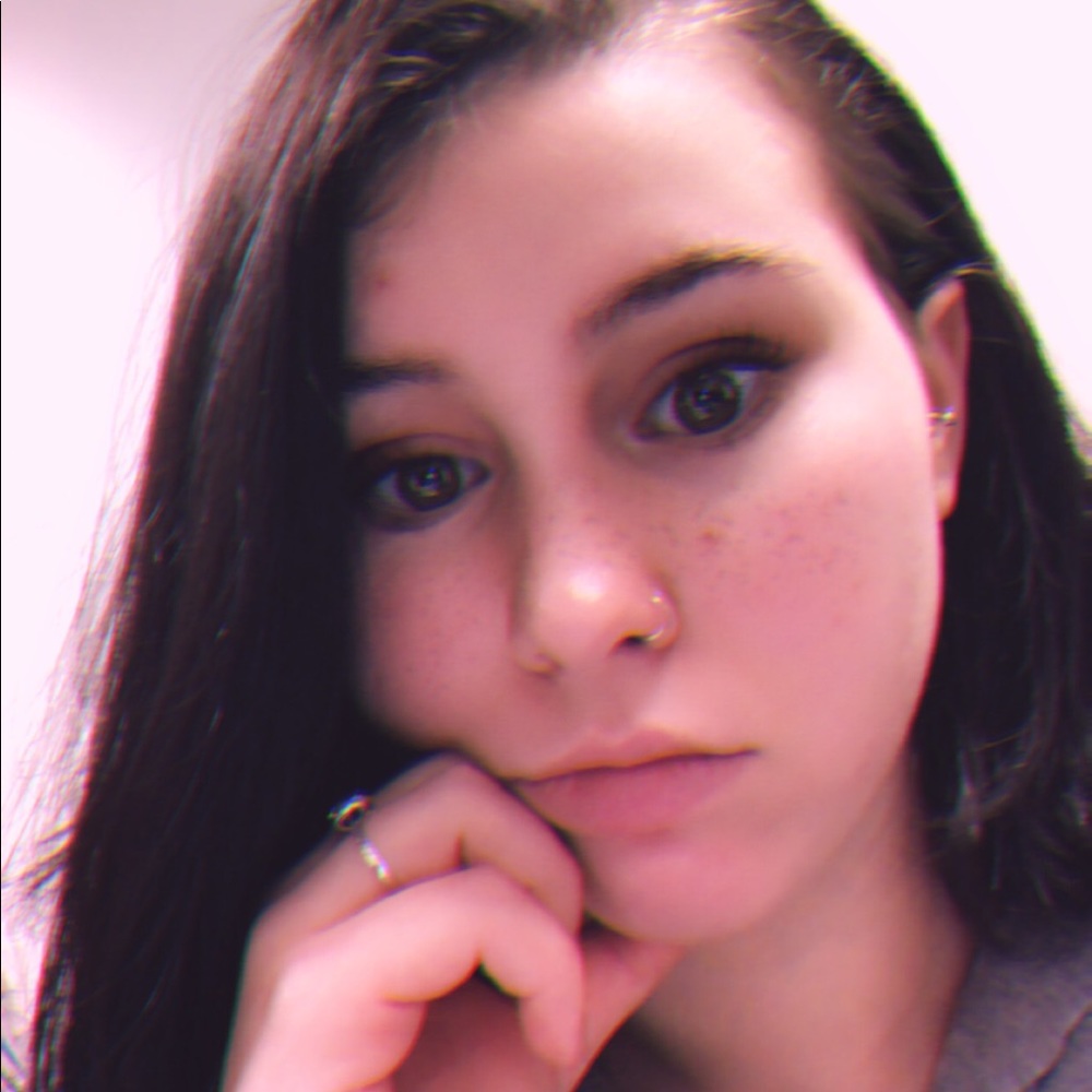 Meet your Posher, Olivia